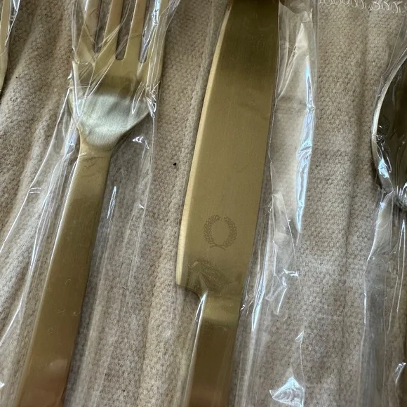 NEW Brushed Gold Flatware "Farmhouse Pottery" brand (six sets of Stowe 5 piece) - Picture 9 of 12